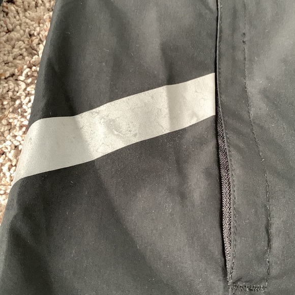 Running Room Run Team Canada Jacket - Picture 6 of 14